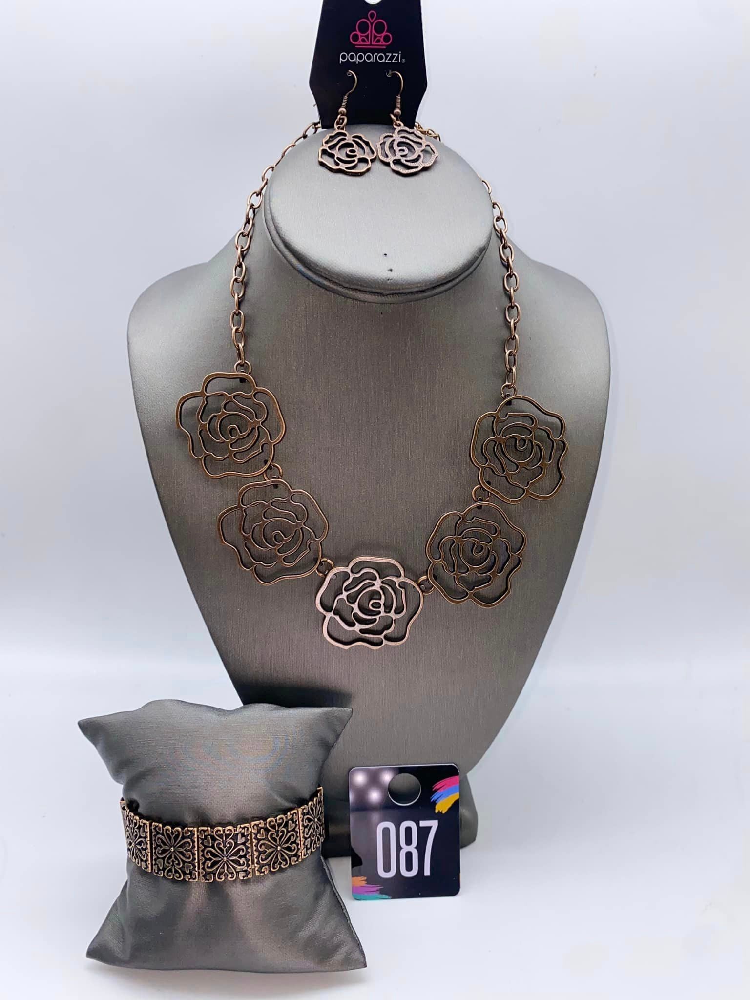 8151631672997405 BRASS NECKLACE 0010-C | Jazzie Bling Paparazzi